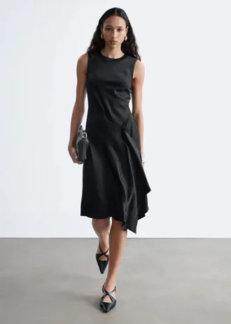 Asymmetrisk midikjole i satin