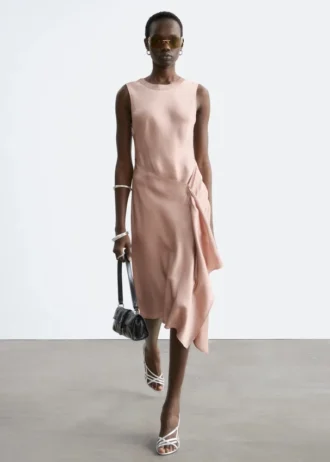 Asymmetrisk midikjole i satin