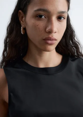 Asymmetrisk midikjole i satin