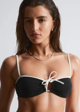 Bandeau-bikini-top med bindebånd foran