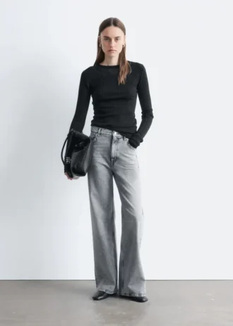 Jeans med nitter og vidde