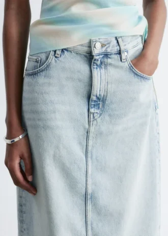 Midi-nederdel i denim