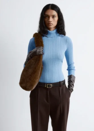 Ribstrikket lurex-rullekrave
