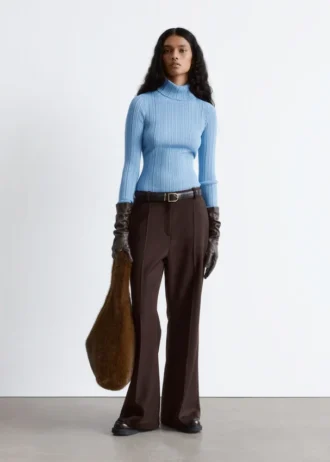 Ribstrikket lurex-rullekrave