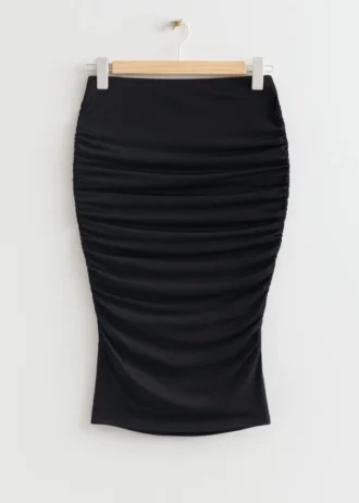 Rynket midinederdel