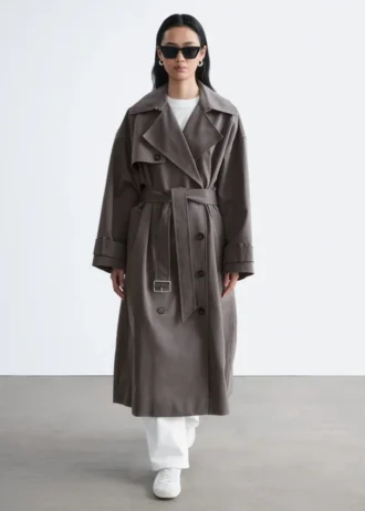 Trenchcoat med dobbeltradet knaplukning